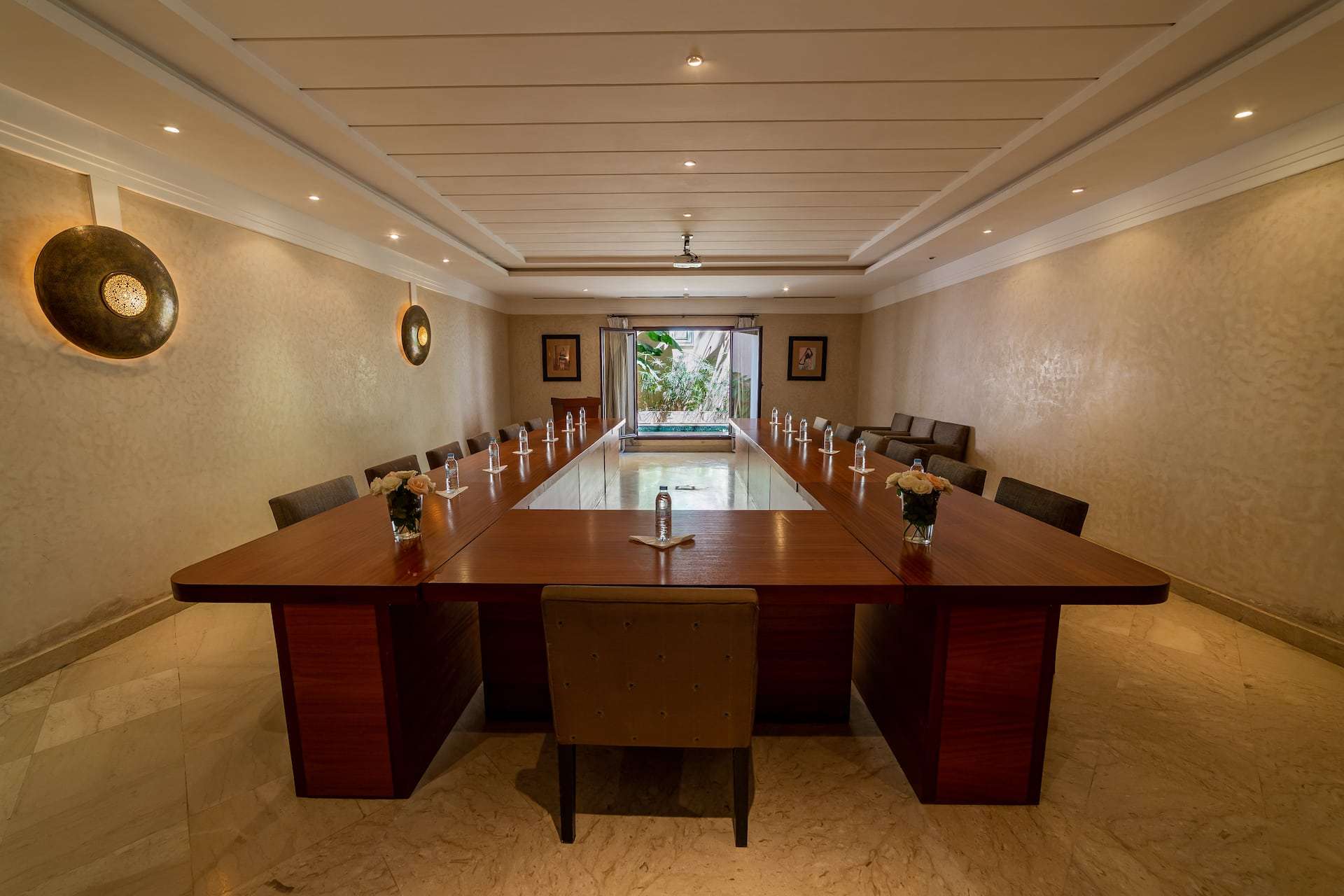 Salle de conférence La salle de conférence avec vue sur la cour anglaise - Riad Villa Blanche