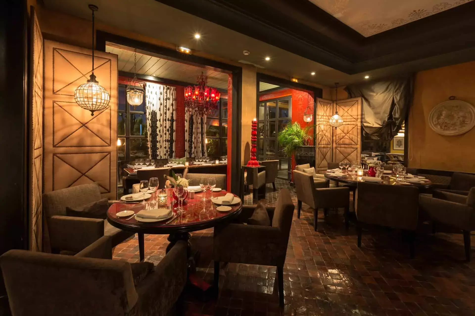 Riad-Villa-Blanche-Restaurant-Salle-Rouge La salle rouge