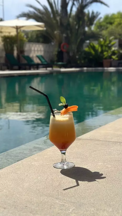riad-villa-blanche-cocktail-piscine